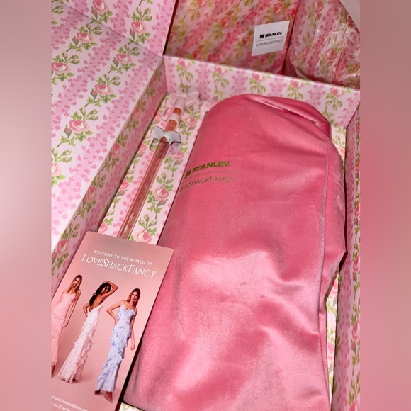 Stanley x LoveShackFancy 40 oz. Quencher Blooming Heirloom - Picture 6 of 8